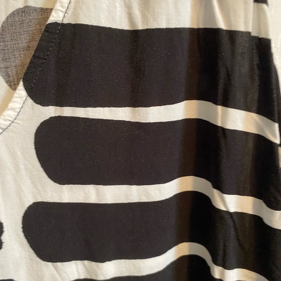 Black/white - Picture 3 of 3